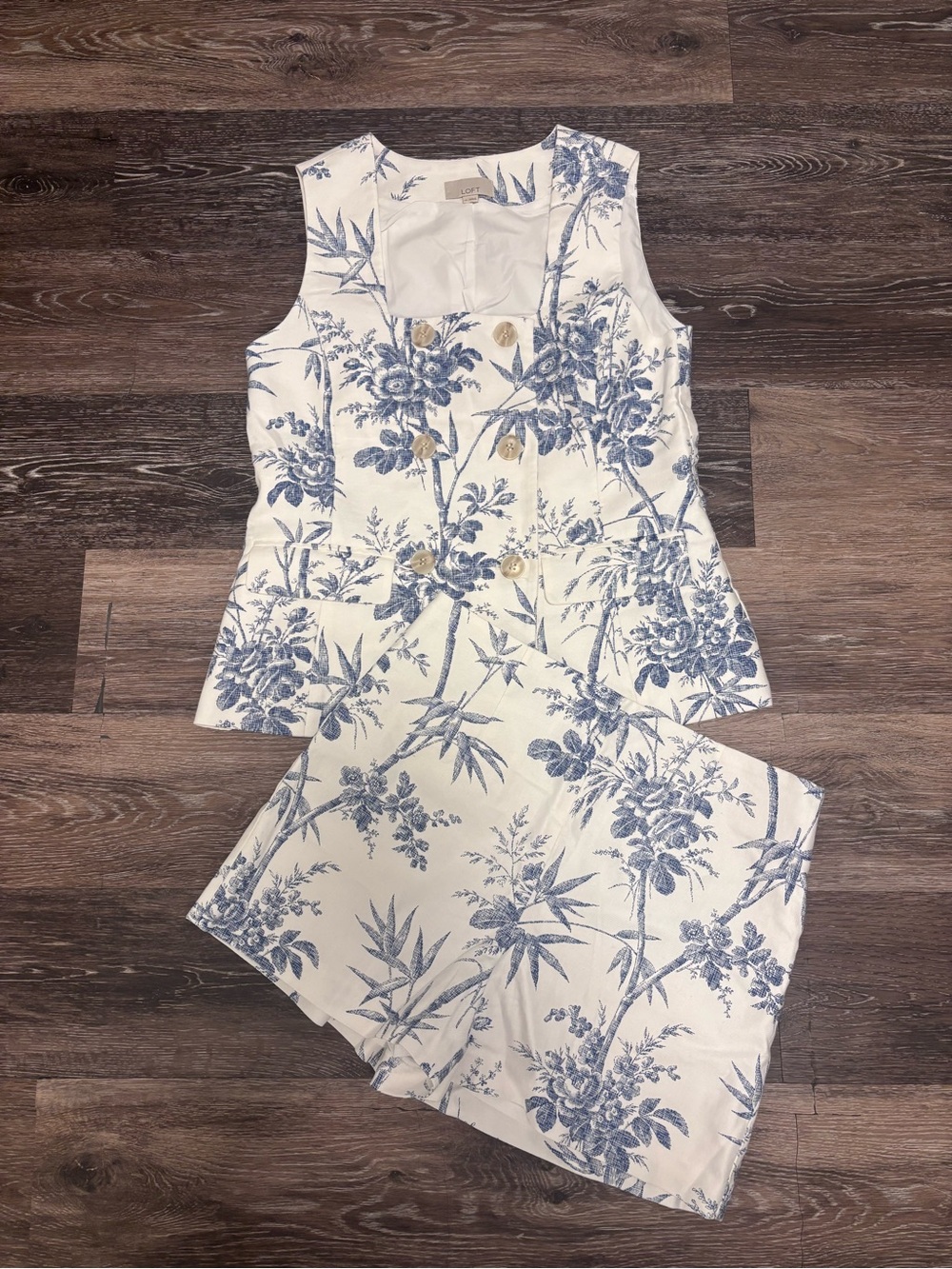 LOFT White & Blue Floral toile Vest and Shorts S/4